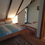 Prenociste/restoran Lovac 여관 Bihać