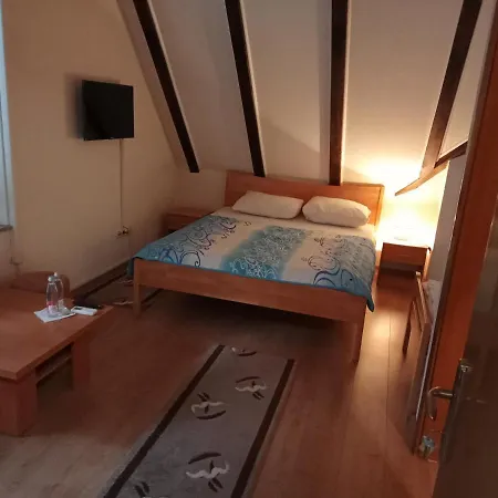 Prenociste/restoran Lovac Bihac