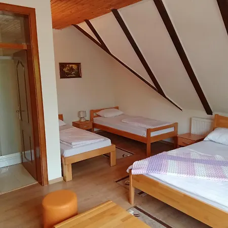 Kro Prenociste/restoran Lovac *