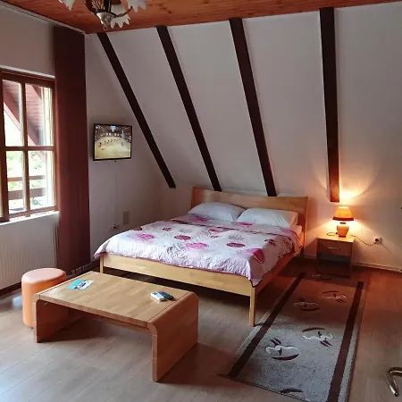 Prenociste/restoran Lovac 宾馆 Bihać