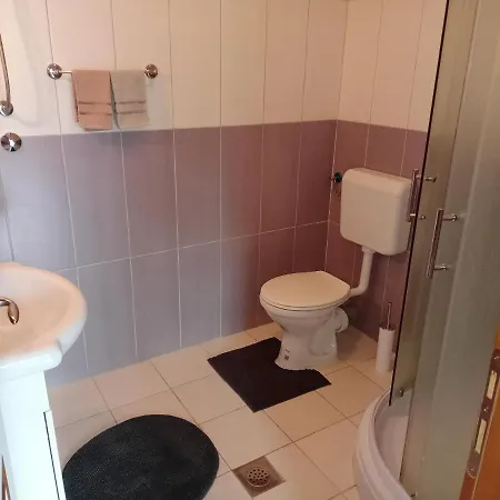 Prenociste/restoran Lovac Bihac