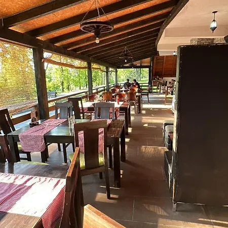 Kro Prenociste/restoran Lovac *