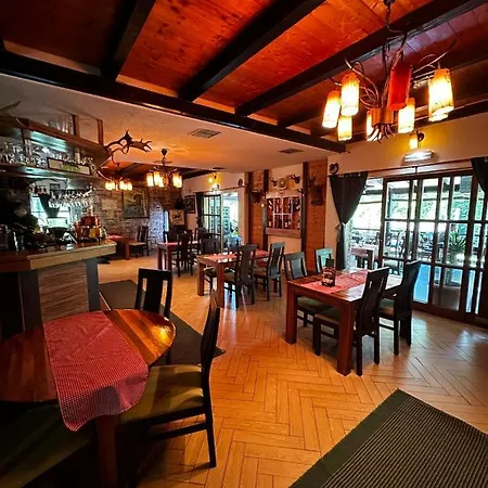 宾馆 Prenociste/restoran Lovac Bihać