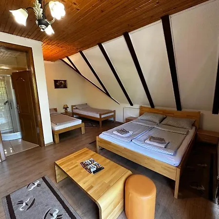 Kro Prenociste/restoran Lovac *