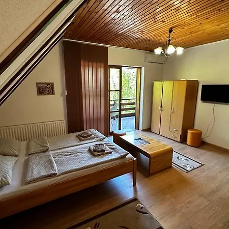 Prenociste/restoran Lovac