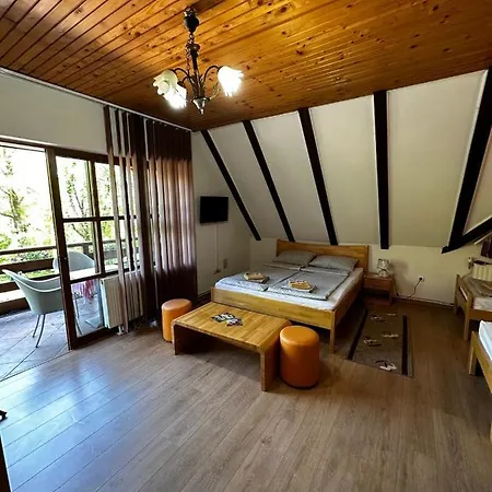 Prenociste/restoran Lovac Inn *