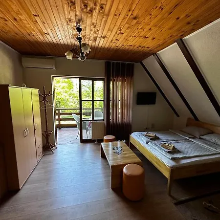 Prenociste/restoran Lovac Bihac