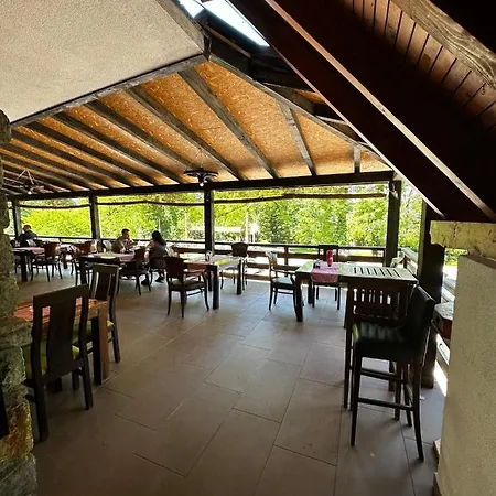 Prenociste/restoran Lovac 宾馆 Bihać