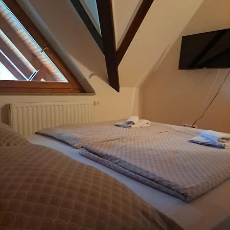 Prenociste/restoran Lovac Bihać