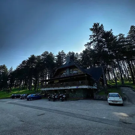 Prenociste/restoran Lovac Bihać