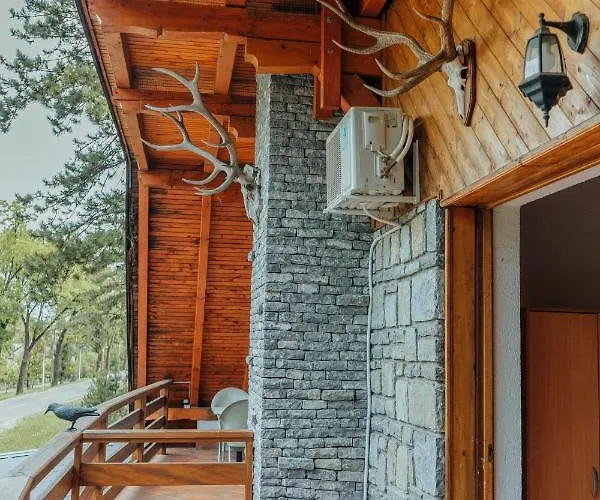 Prenociste/restoran Lovac Gasthof *