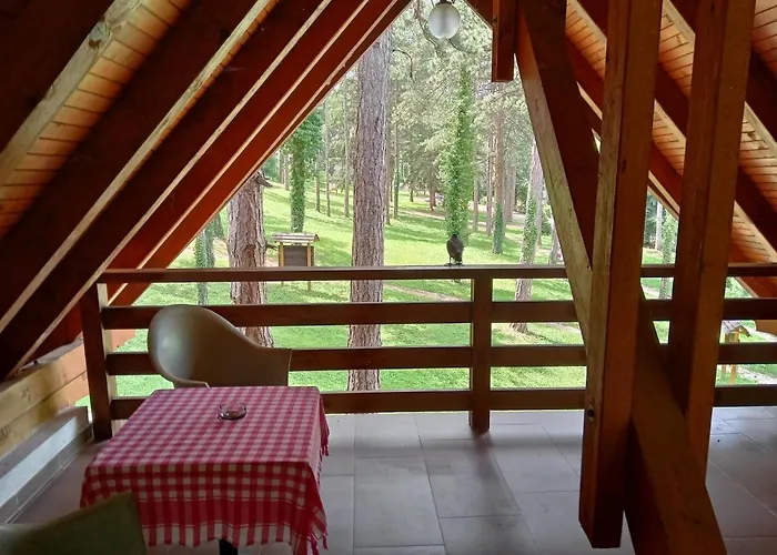 Prenociste/restoran Lovac * Bihać