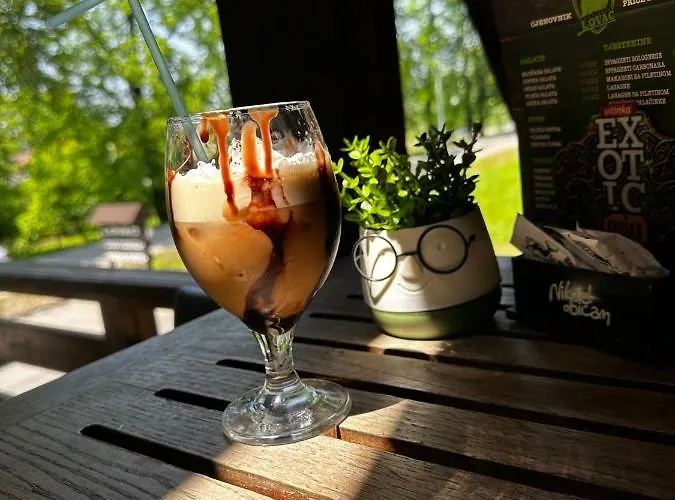 Prenociste/restoran Lovac