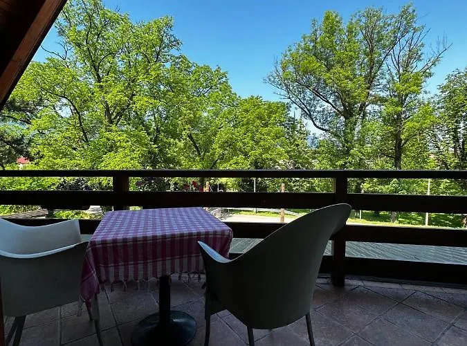 Prenociste/restoran Lovac Bihać